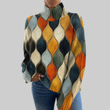 Виктория – Стилен пуловер с поло и абстрактен десен