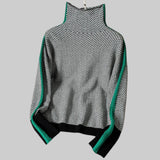 Елена – Mеланжиран пуловер с висока яка и изразителни контрастни полоси